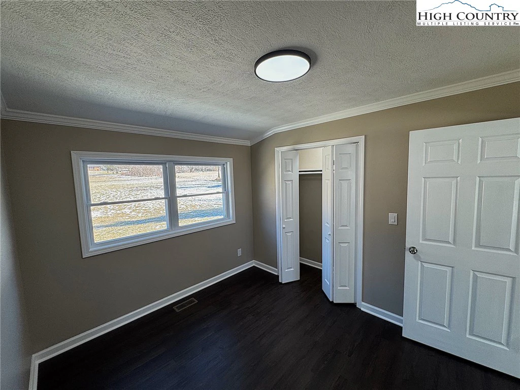 Image number 2 for the current listing