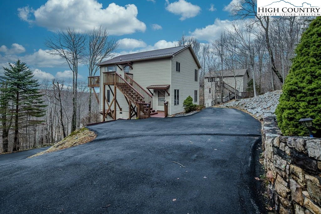 Image number 2 for the current listing