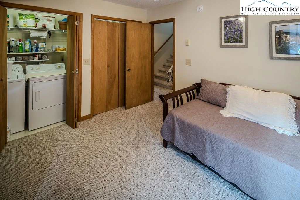 Image number 5 for the current listing
