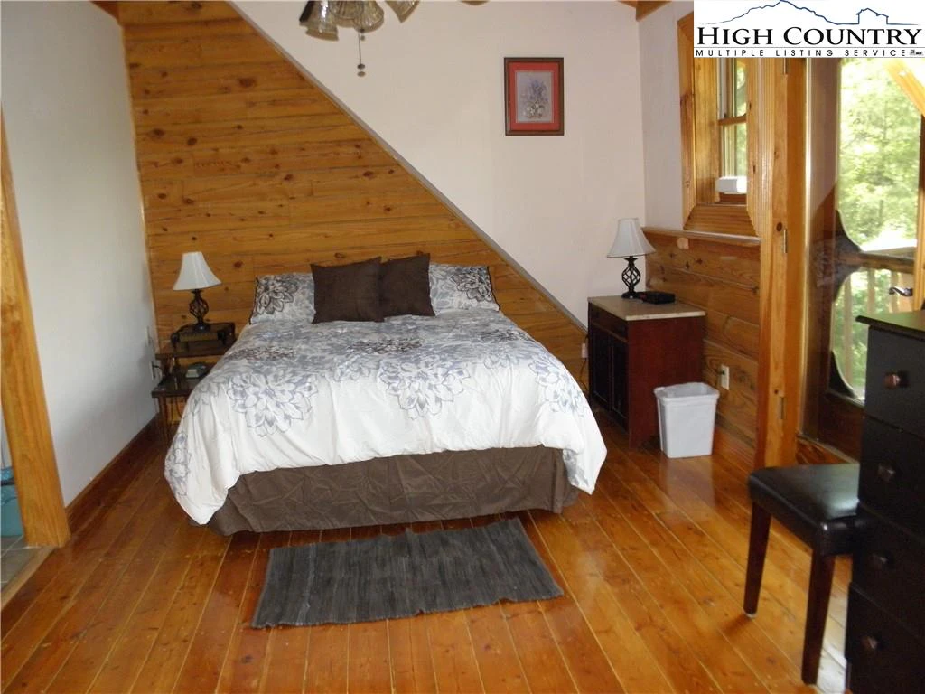 Image number 12 for the current listing