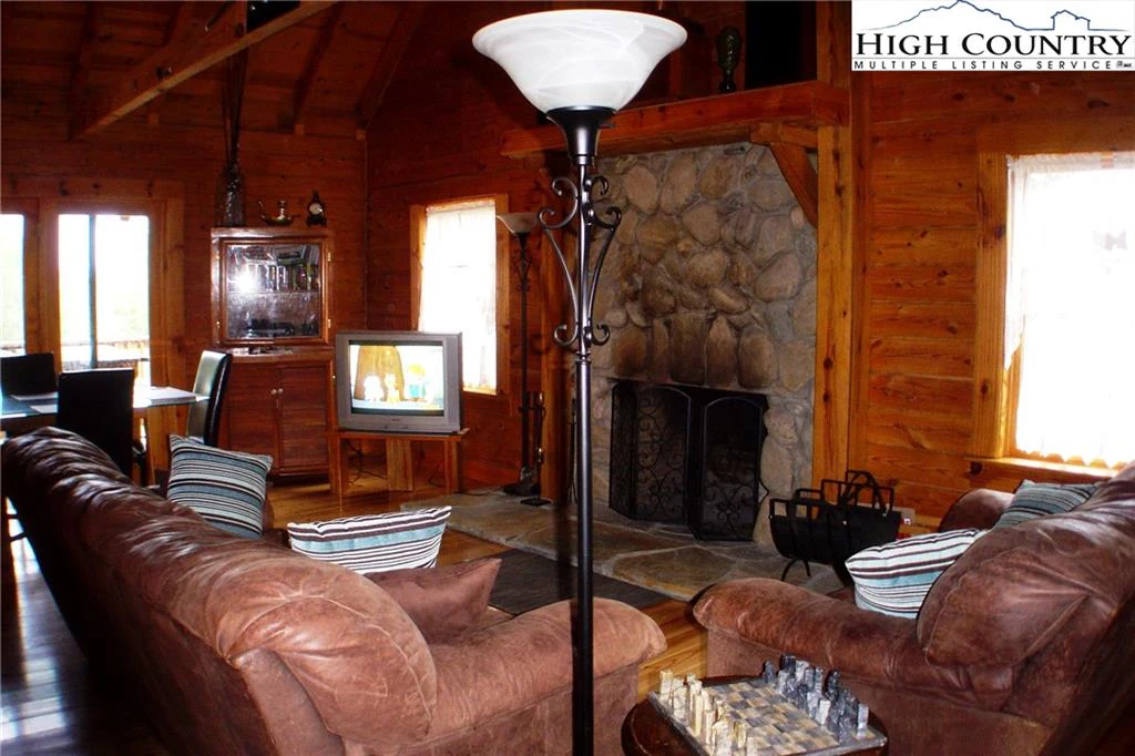 Image number 20 for the current listing