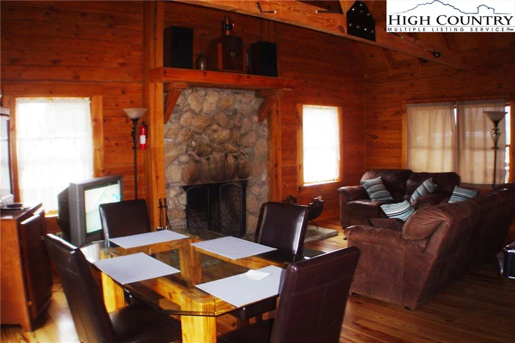 Image number 19 for the current listing