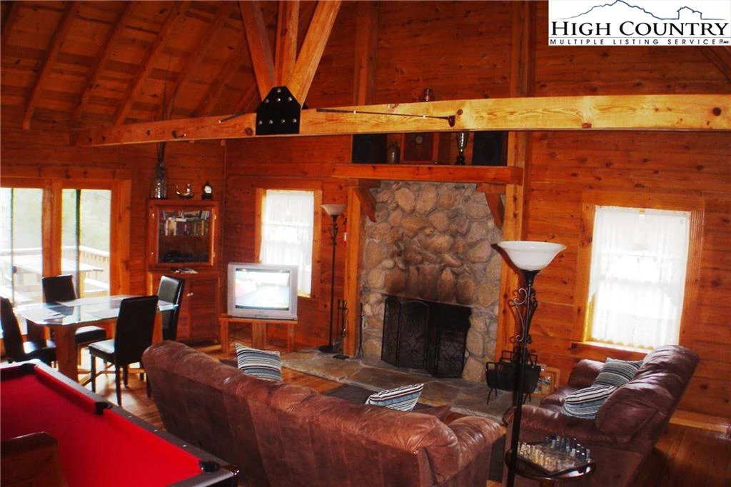 Image number 18 for the current listing