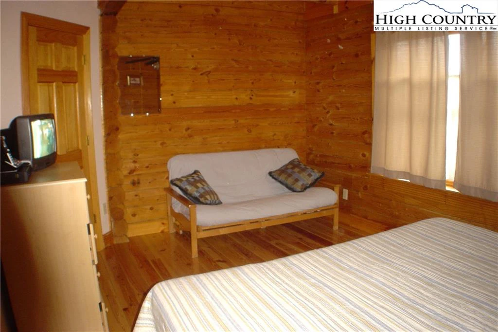 Image number 13 for the current listing