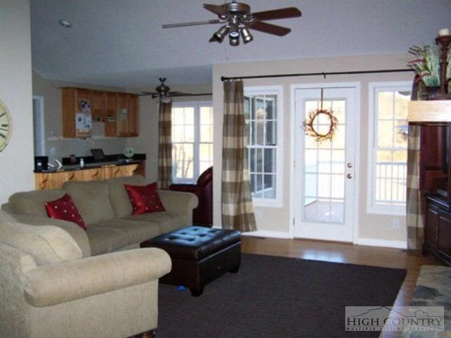 Image number 9 for the current listing