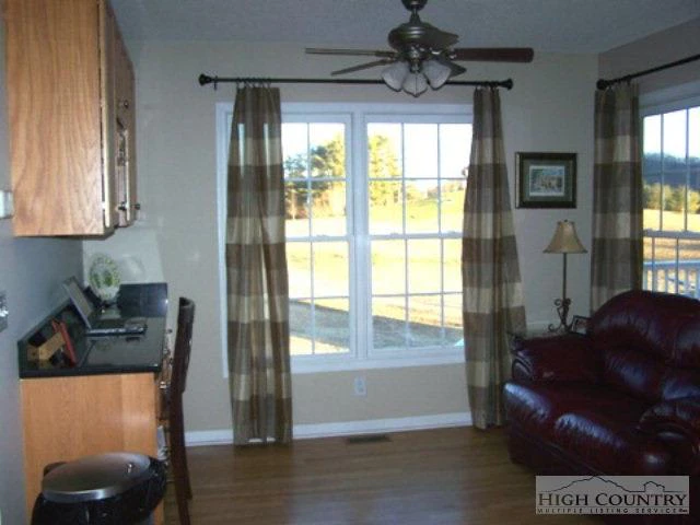 Image number 6 for the current listing