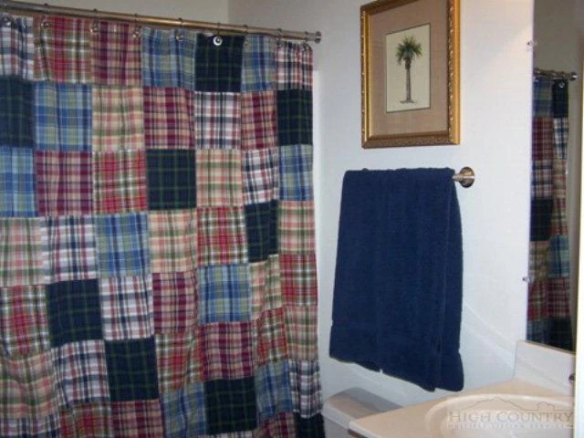 Image number 18 for the current listing