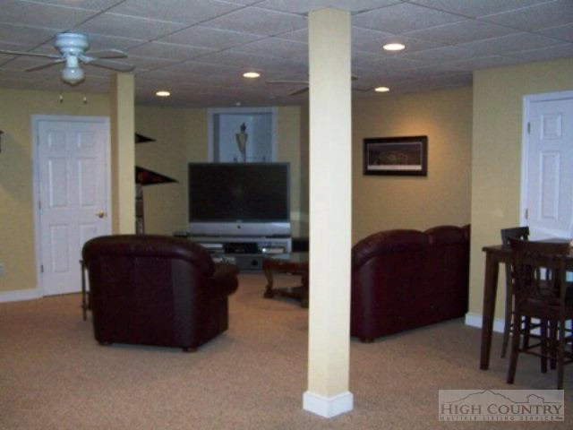Image number 17 for the current listing