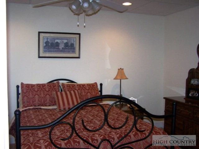 Image number 16 for the current listing