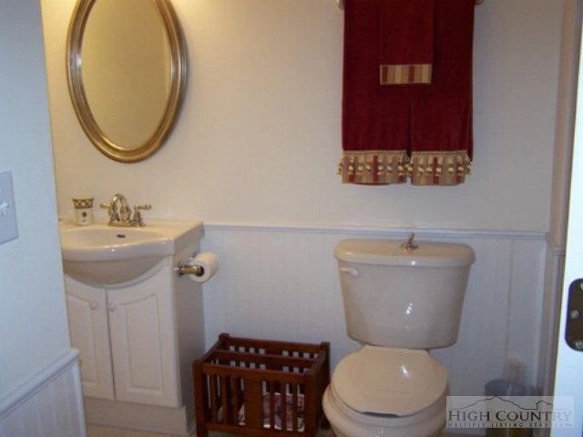 Image number 15 for the current listing