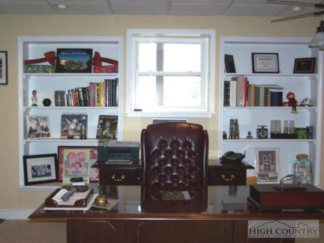Image number 14 for the current listing