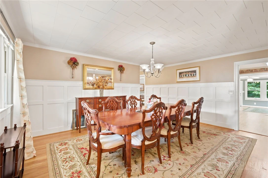 Image number 4 for the current listing