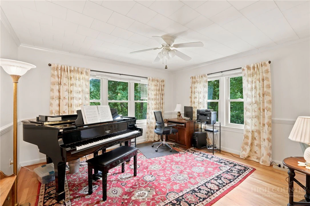Image number 9 for the current listing
