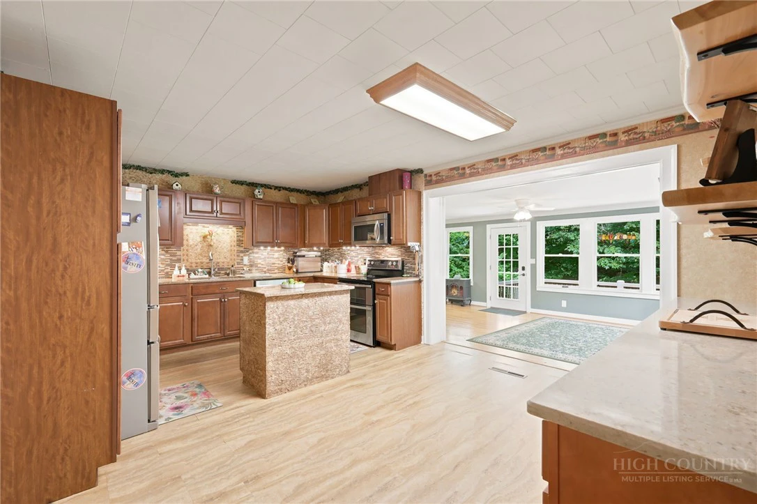 Image number 10 for the current listing