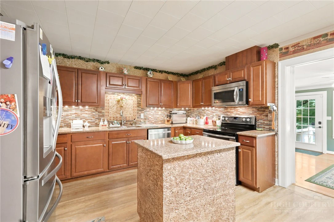 Image number 11 for the current listing