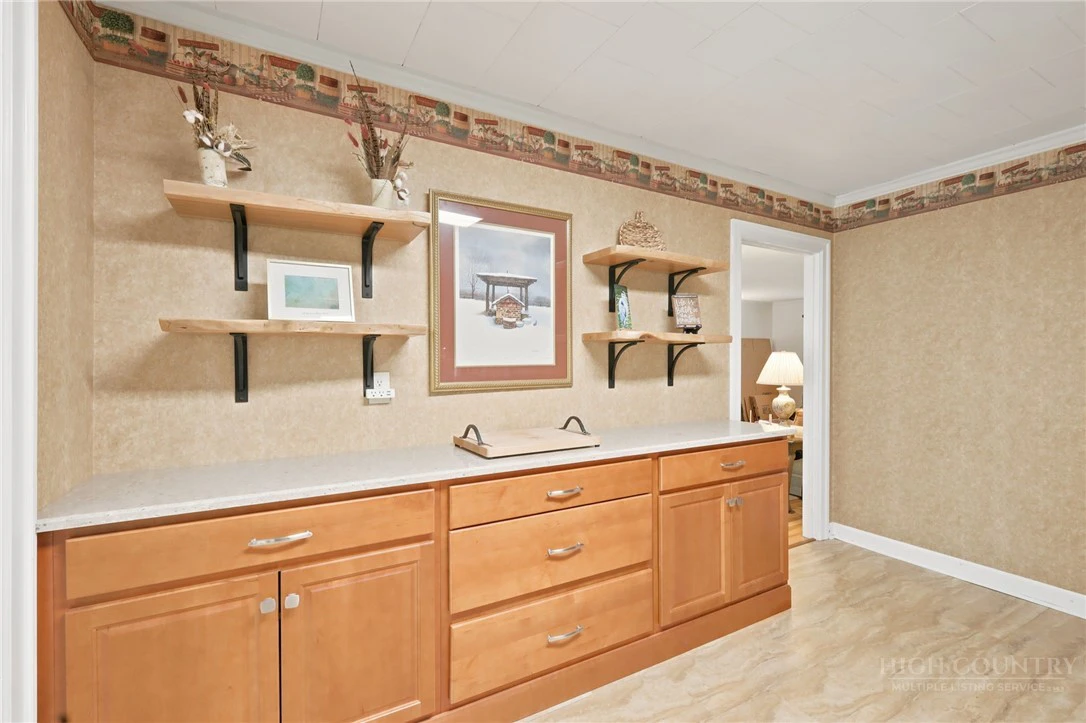 Image number 14 for the current listing