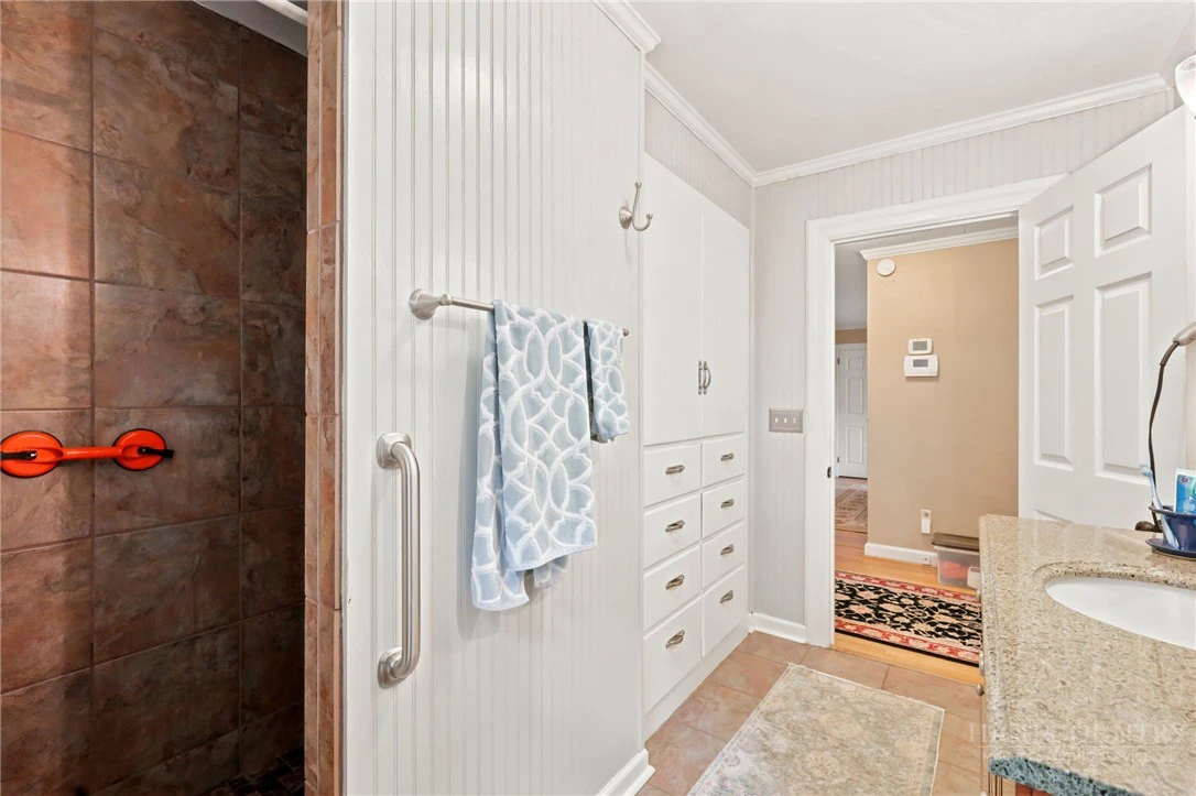 Image number 19 for the current listing