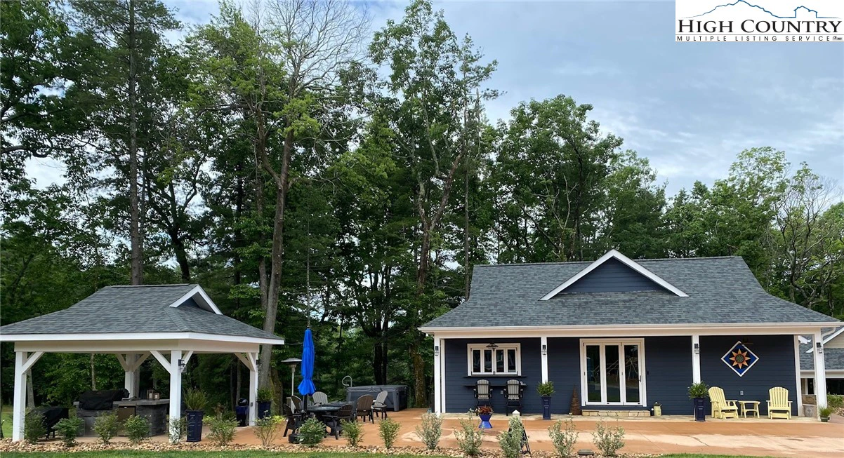 Image number 1 for the current listing