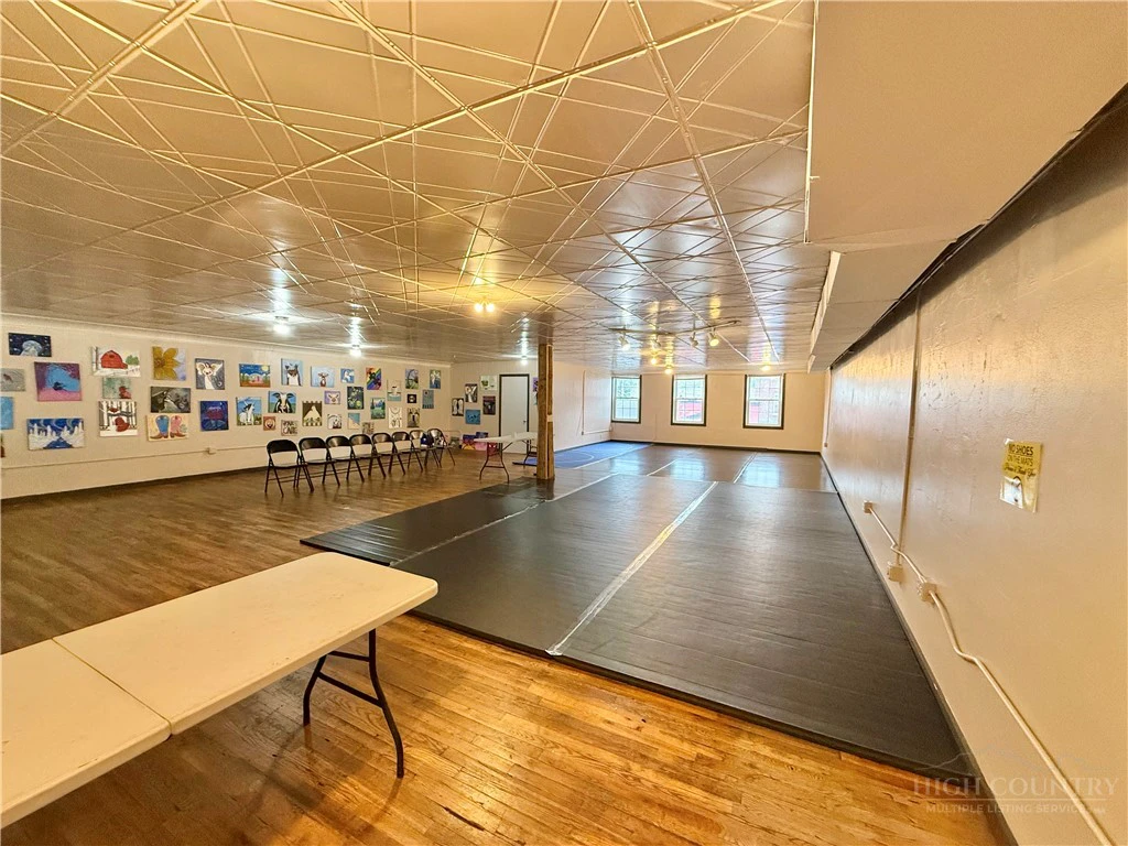 Image number 7 for the current listing