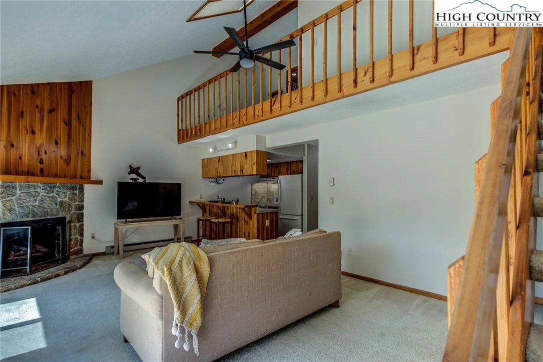 Image number 12 for the current listing