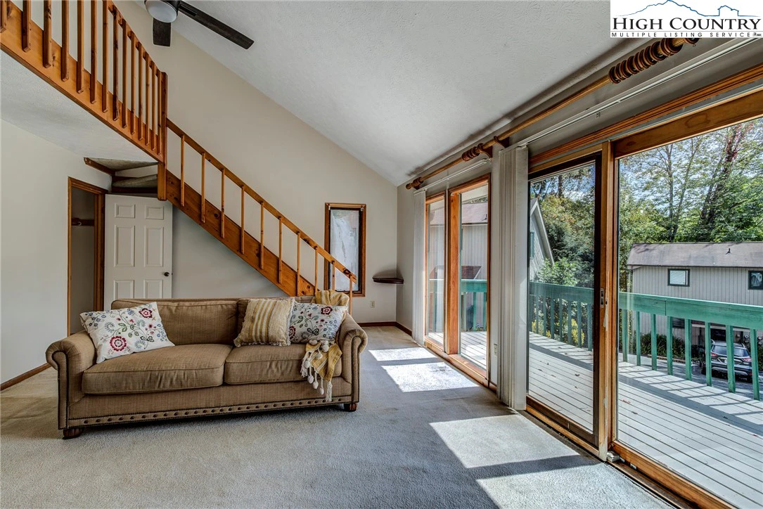 Image number 4 for the current listing