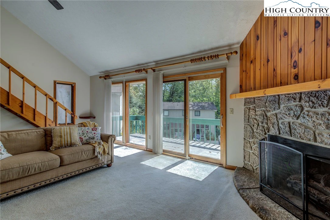 Image number 3 for the current listing