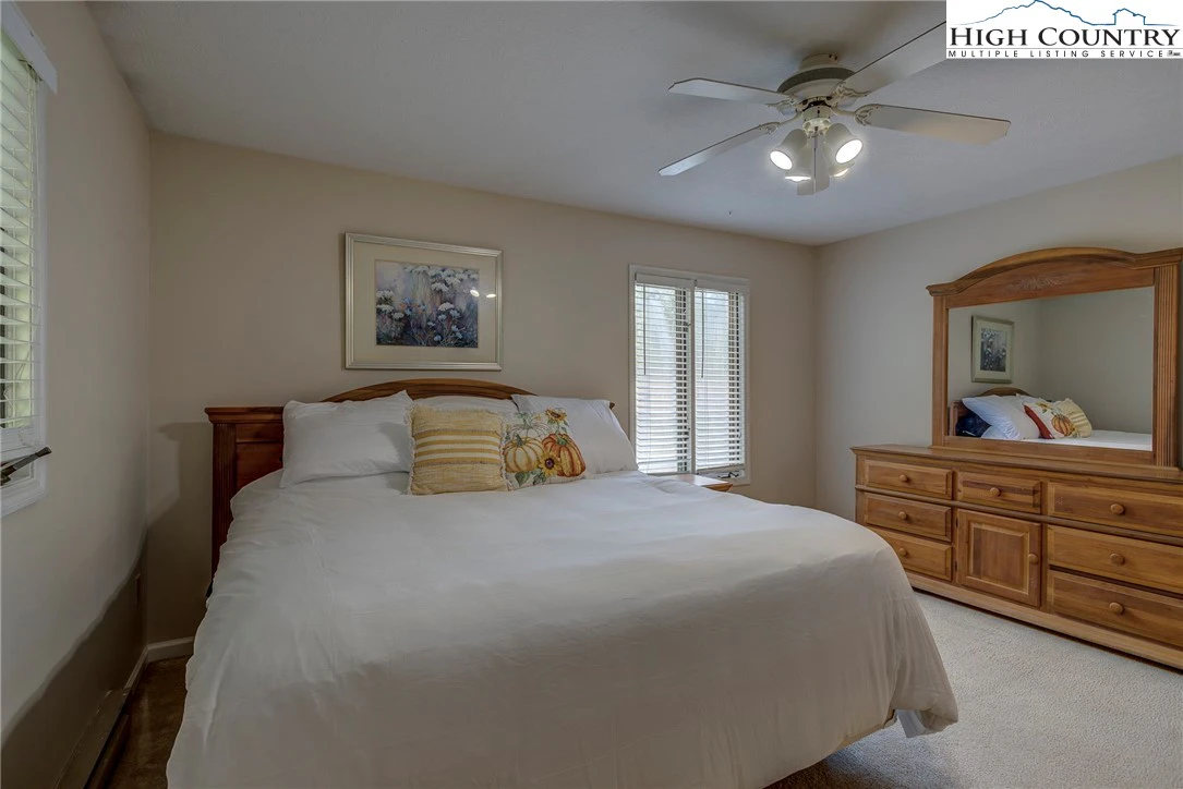 Image number 6 for the current listing