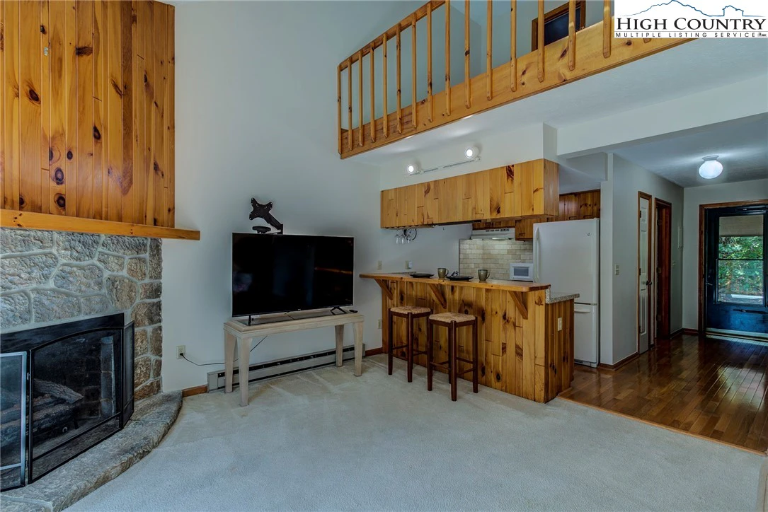 Image number 11 for the current listing