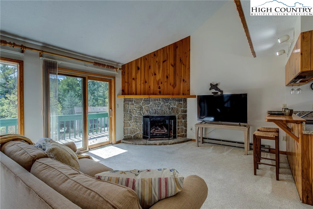 Image number 9 for the current listing
