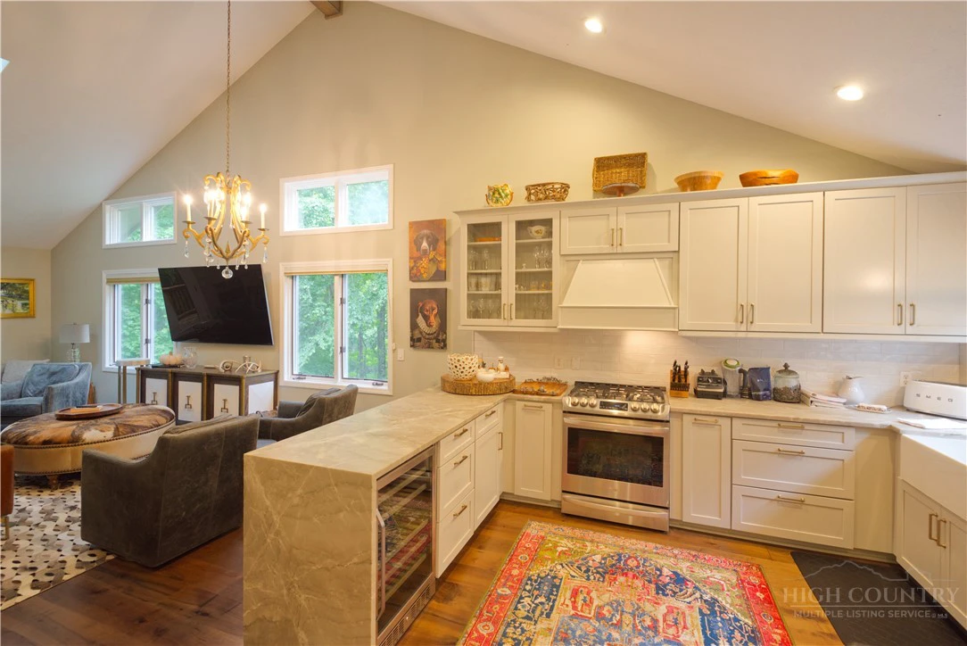 Image number 4 for the current listing