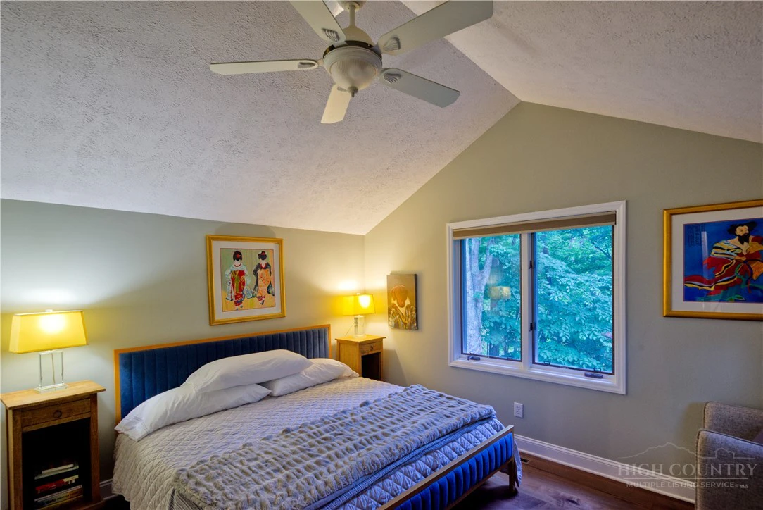 Image number 7 for the current listing