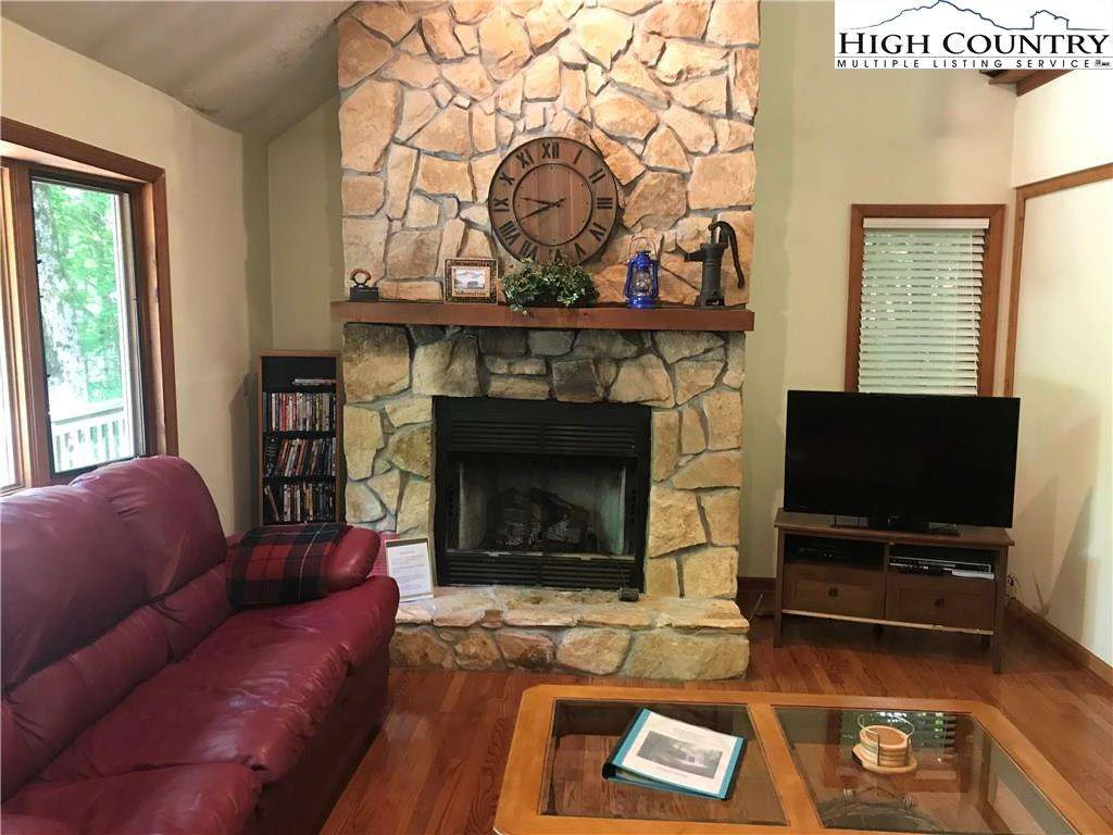 Image number 10 for the current listing