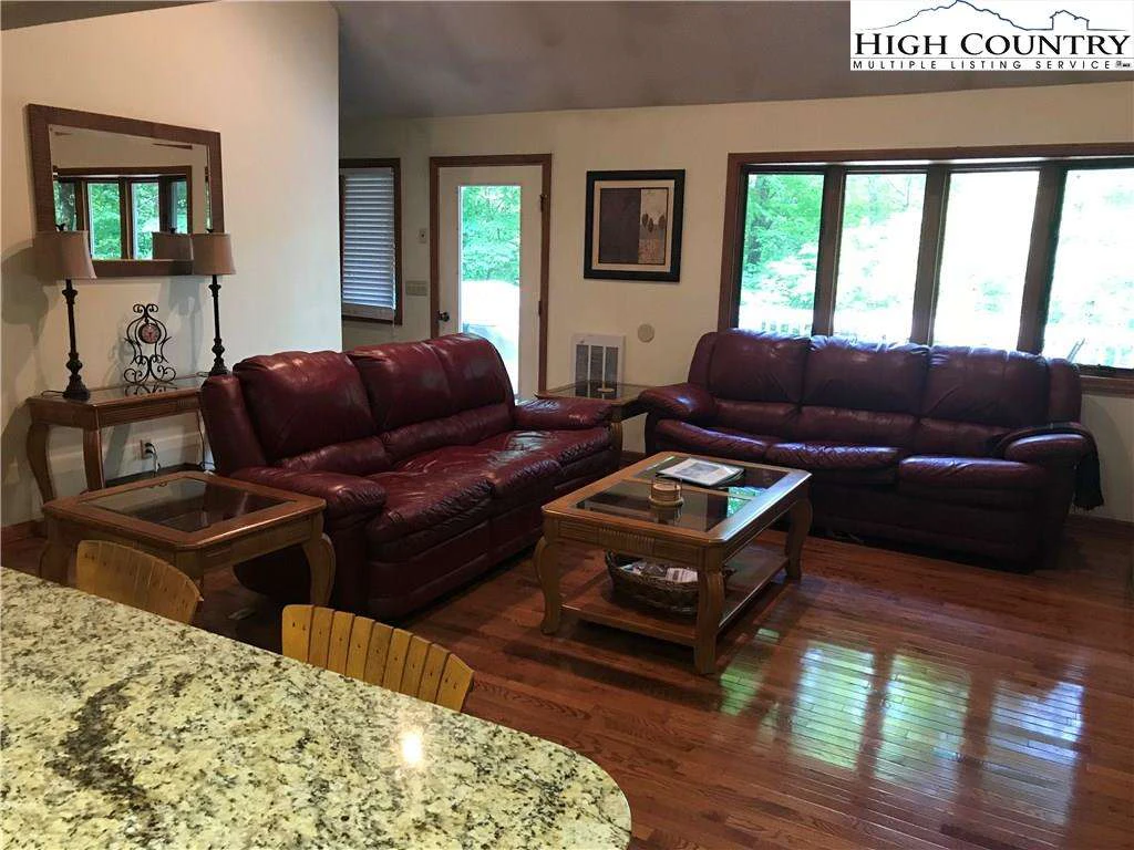 Image number 8 for the current listing