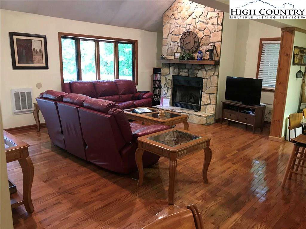 Image number 7 for the current listing