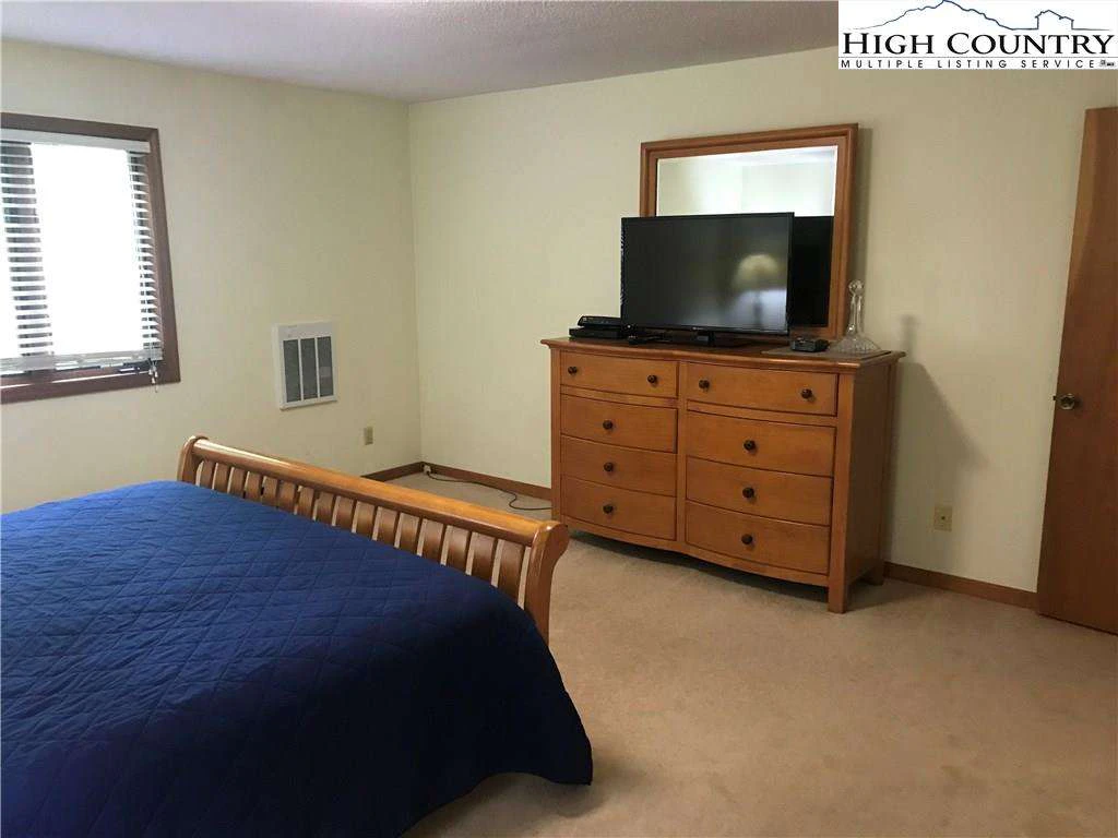 Image number 6 for the current listing