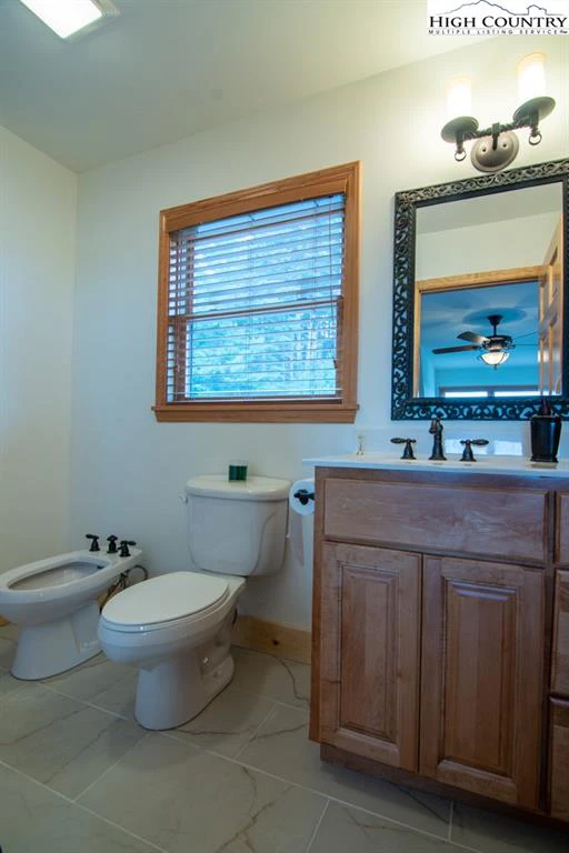Image number 4 for the current listing