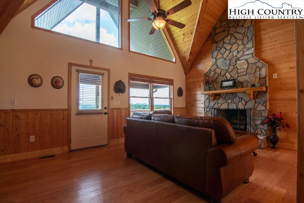 Image number 5 for the current listing