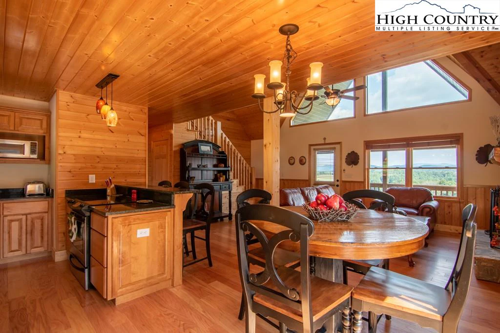 Image number 8 for the current listing