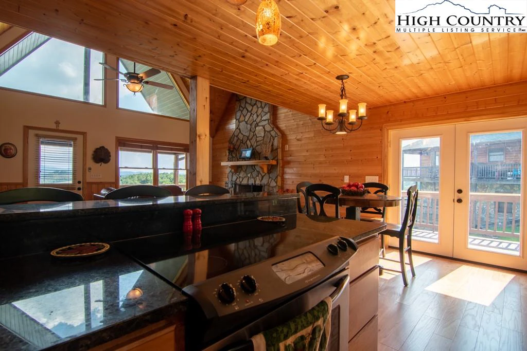 Image number 12 for the current listing