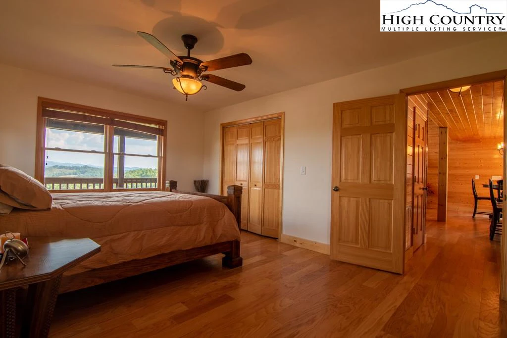 Image number 2 for the current listing