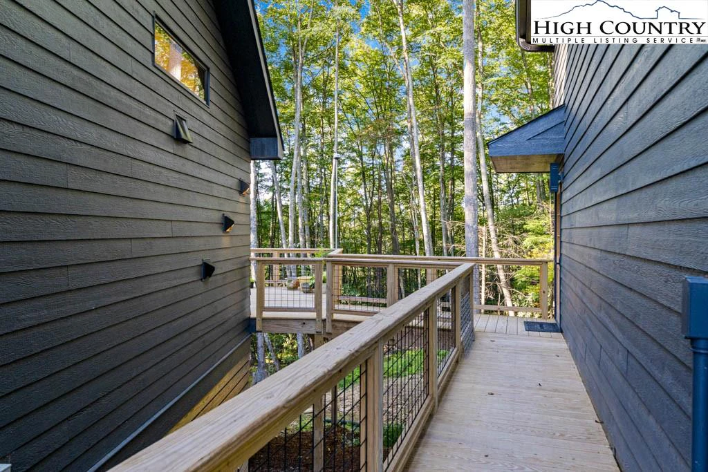 Image number 3 for the current listing