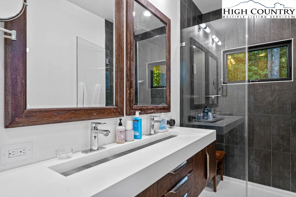 Image number 7 for the current listing