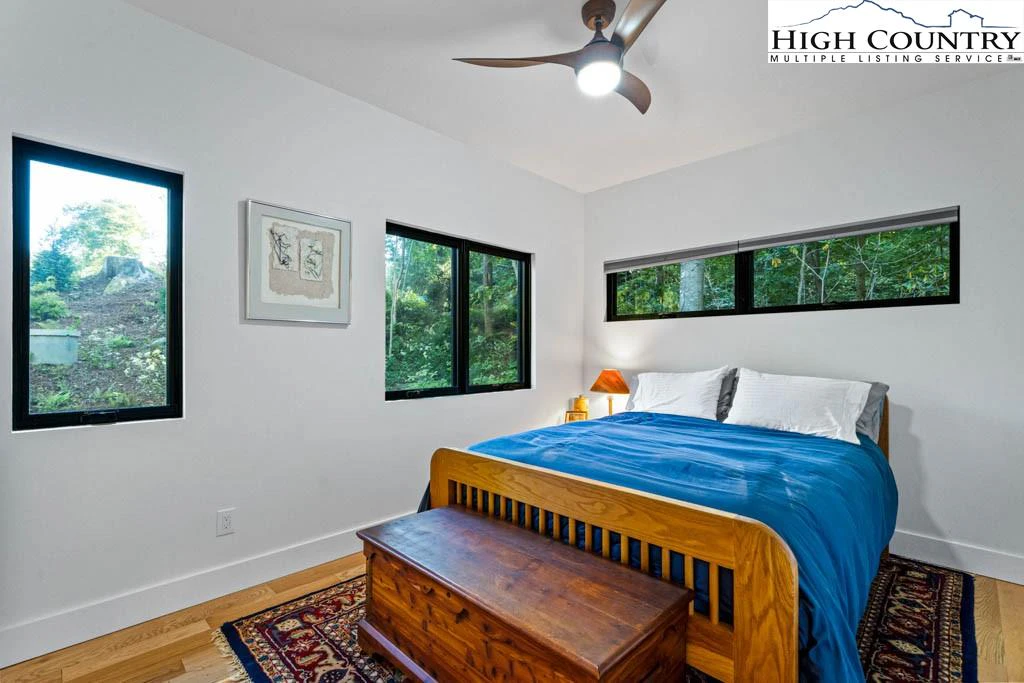 Image number 8 for the current listing