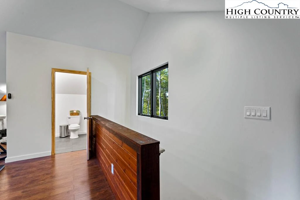 Image number 15 for the current listing