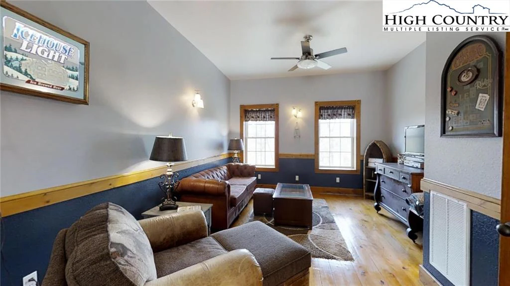 Image number 6 for the current listing