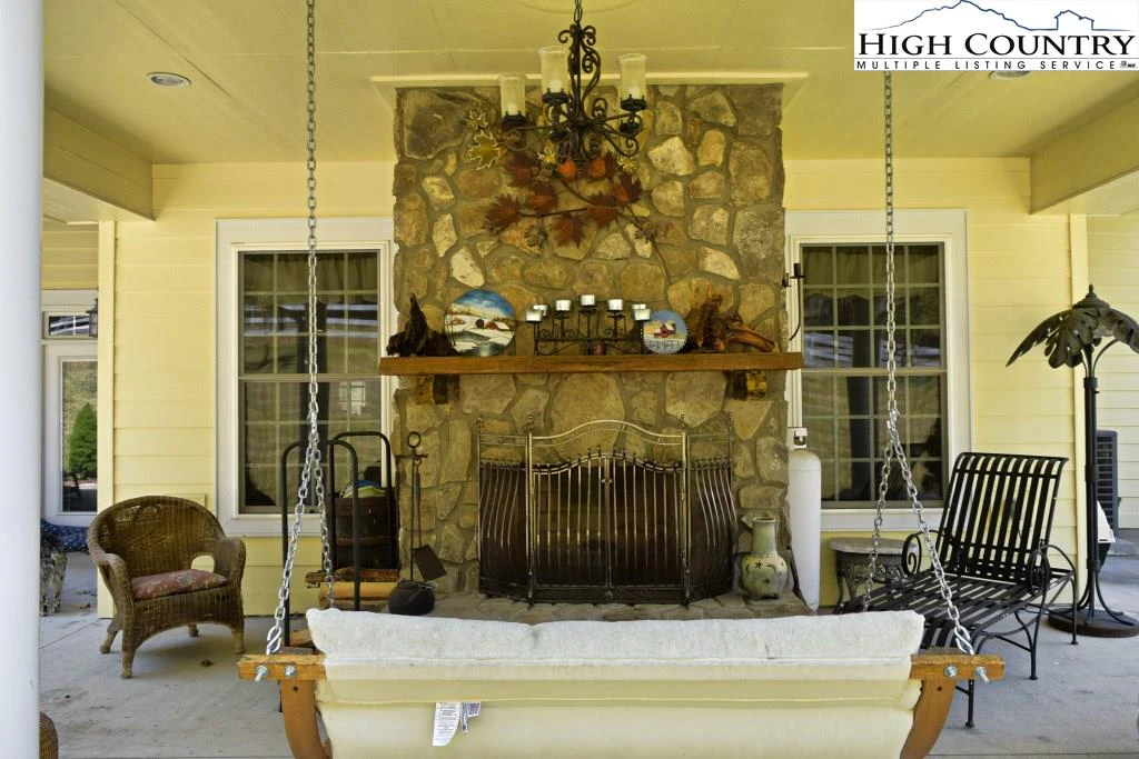 Image number 8 for the current listing