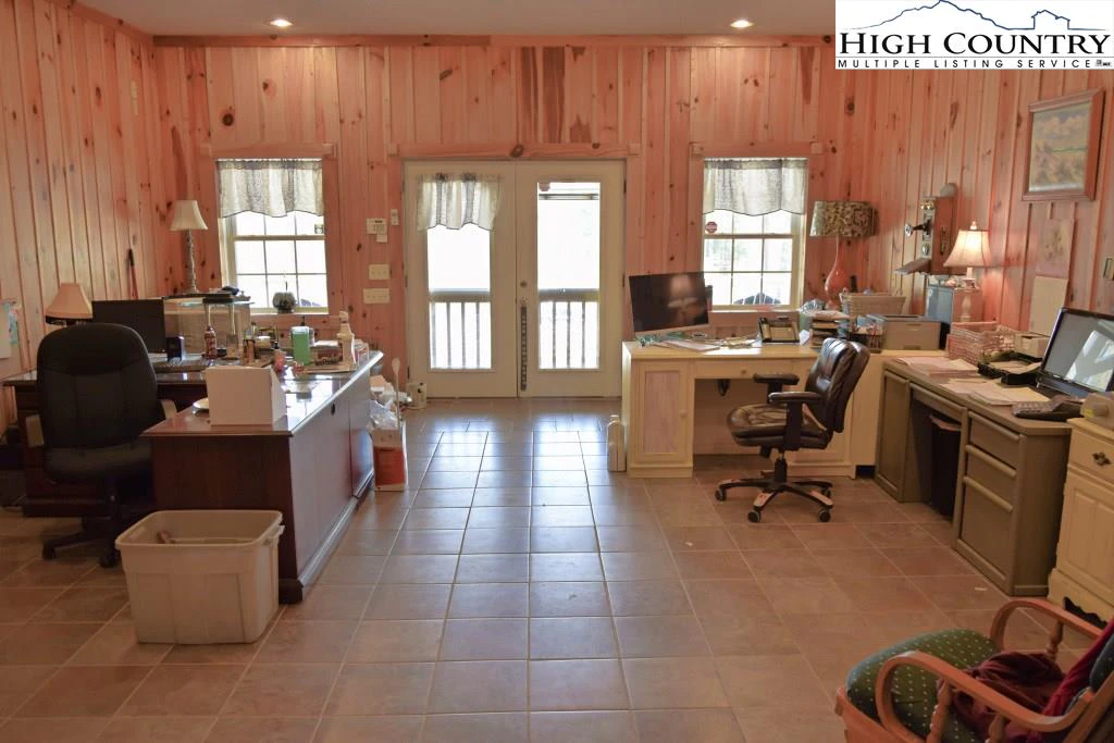 Image number 11 for the current listing