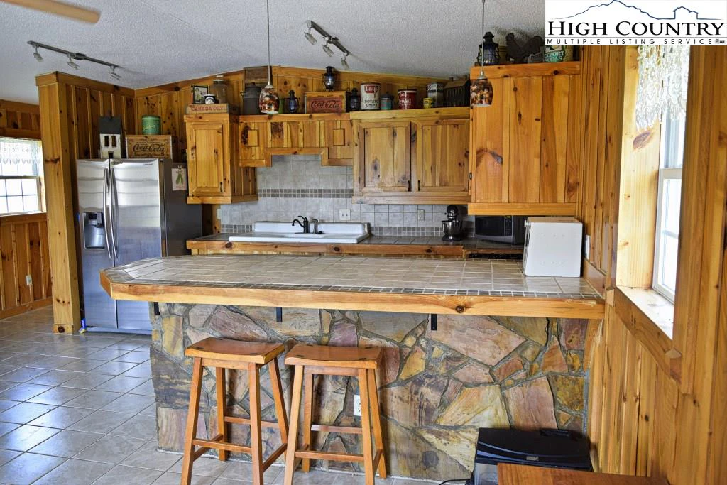 Image number 17 for the current listing