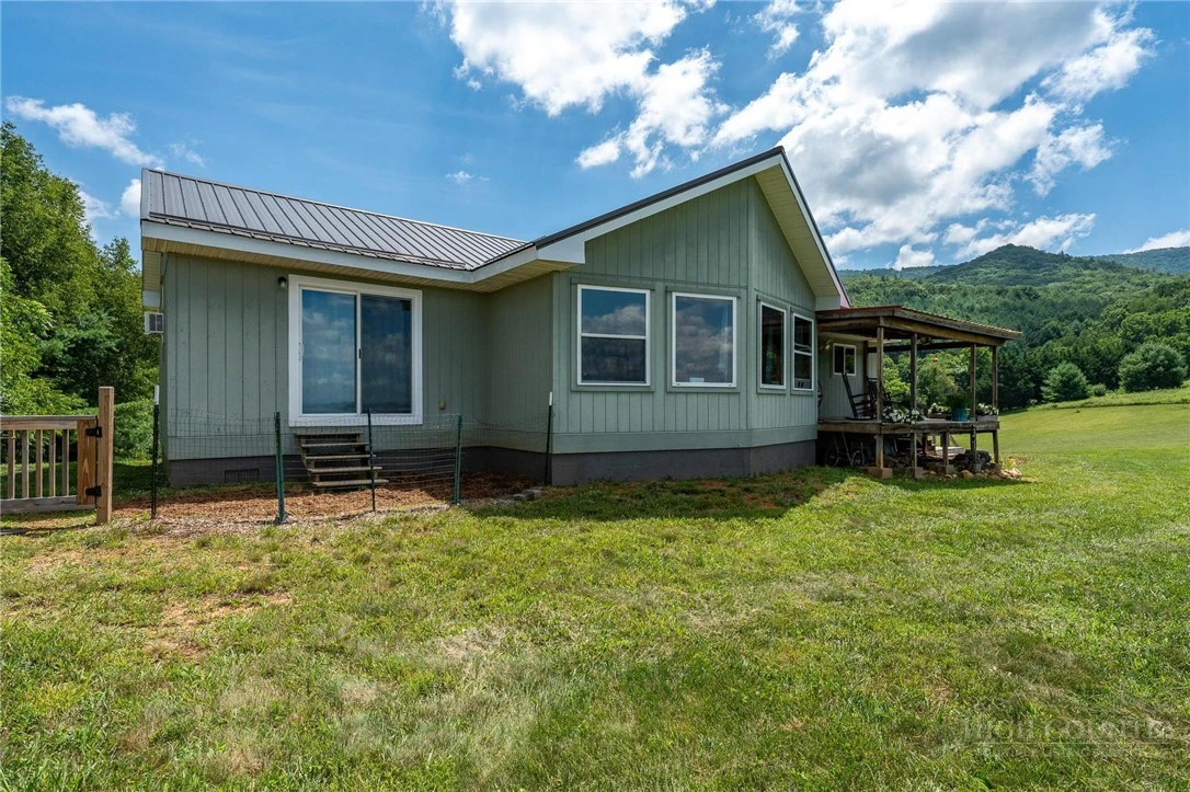 Image number 9 for the current listing