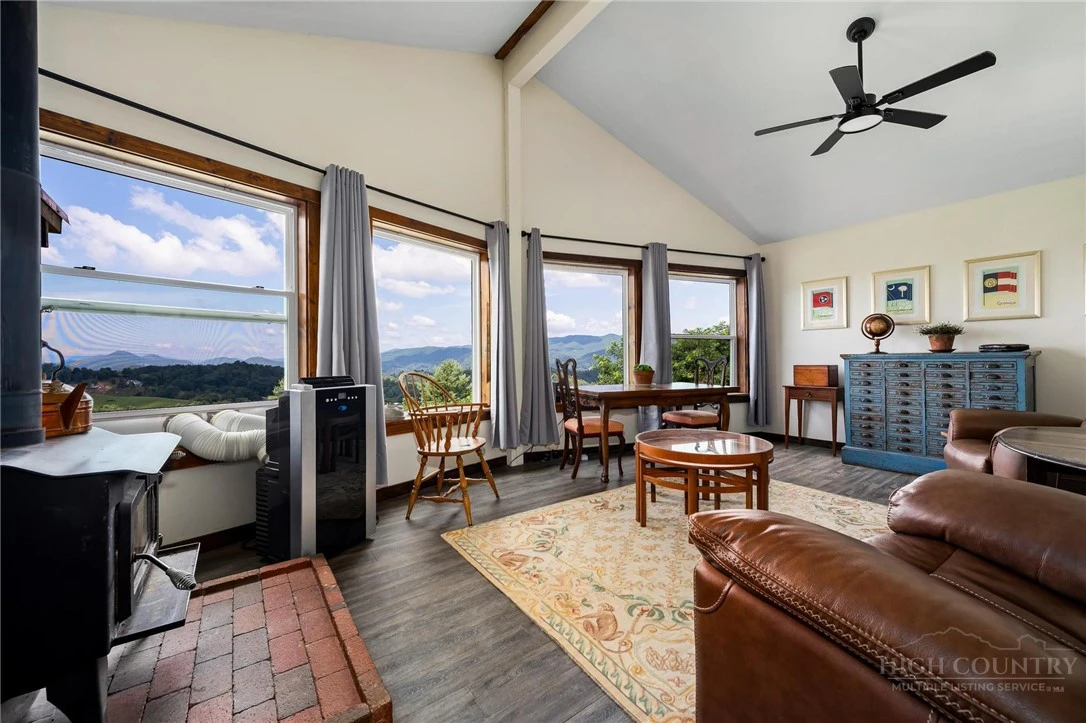 Image number 15 for the current listing
